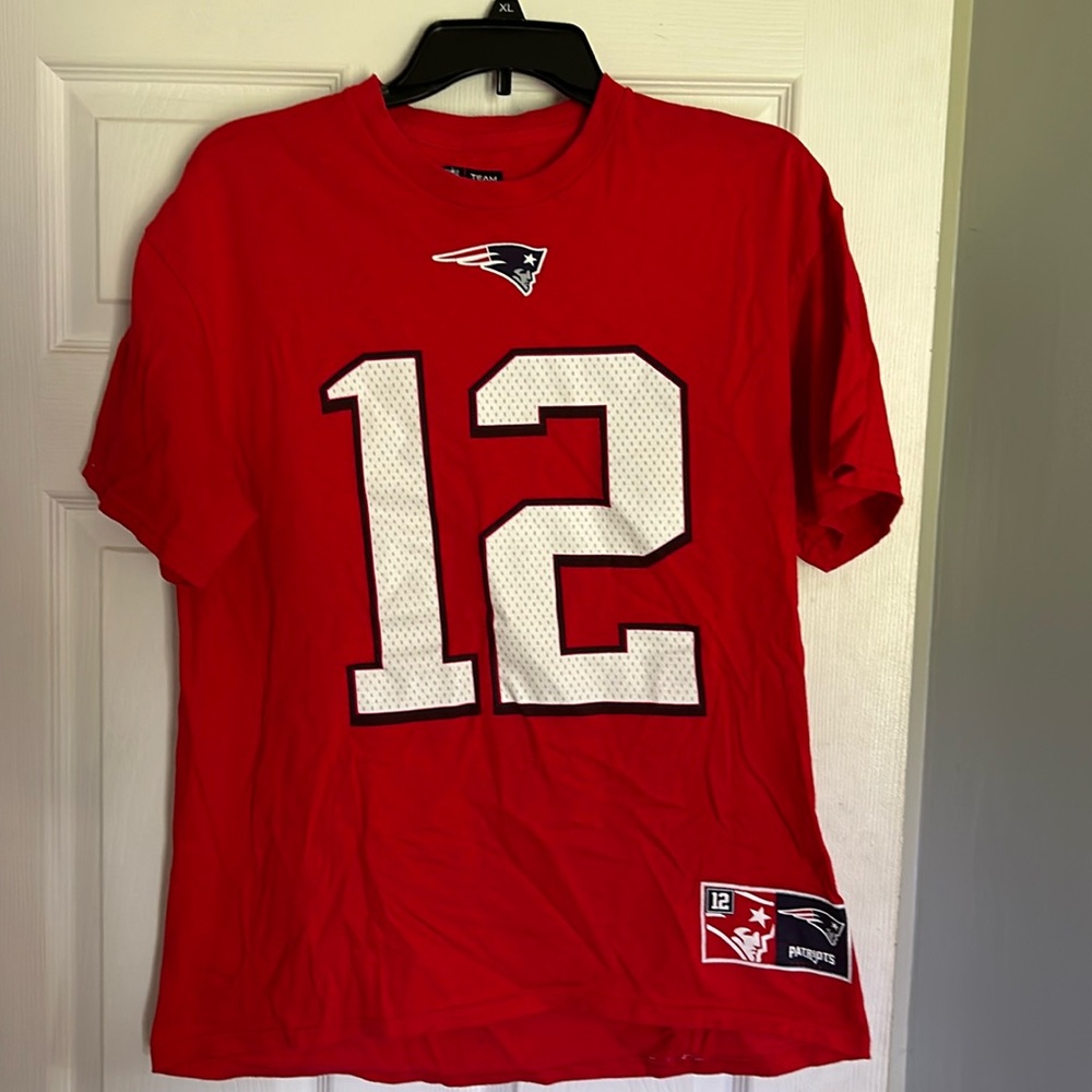Men’s size large patriots Tom Brady T-shirt